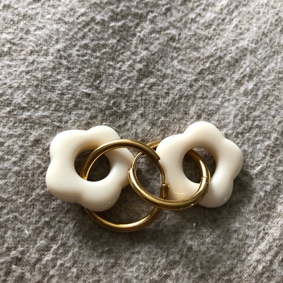 Cute flowery earrings - Picture 1 of 4